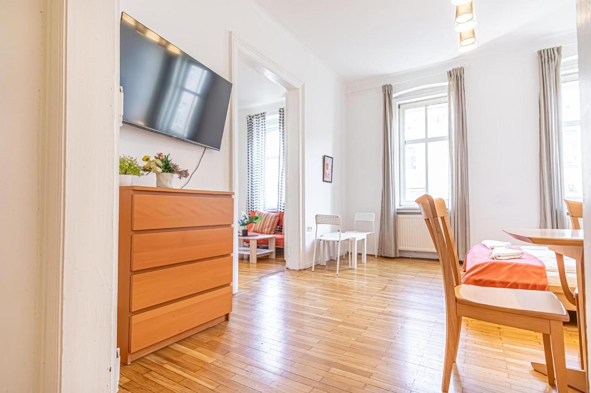 Apartament Simple Near Wiener Stadthalle Wiedeń