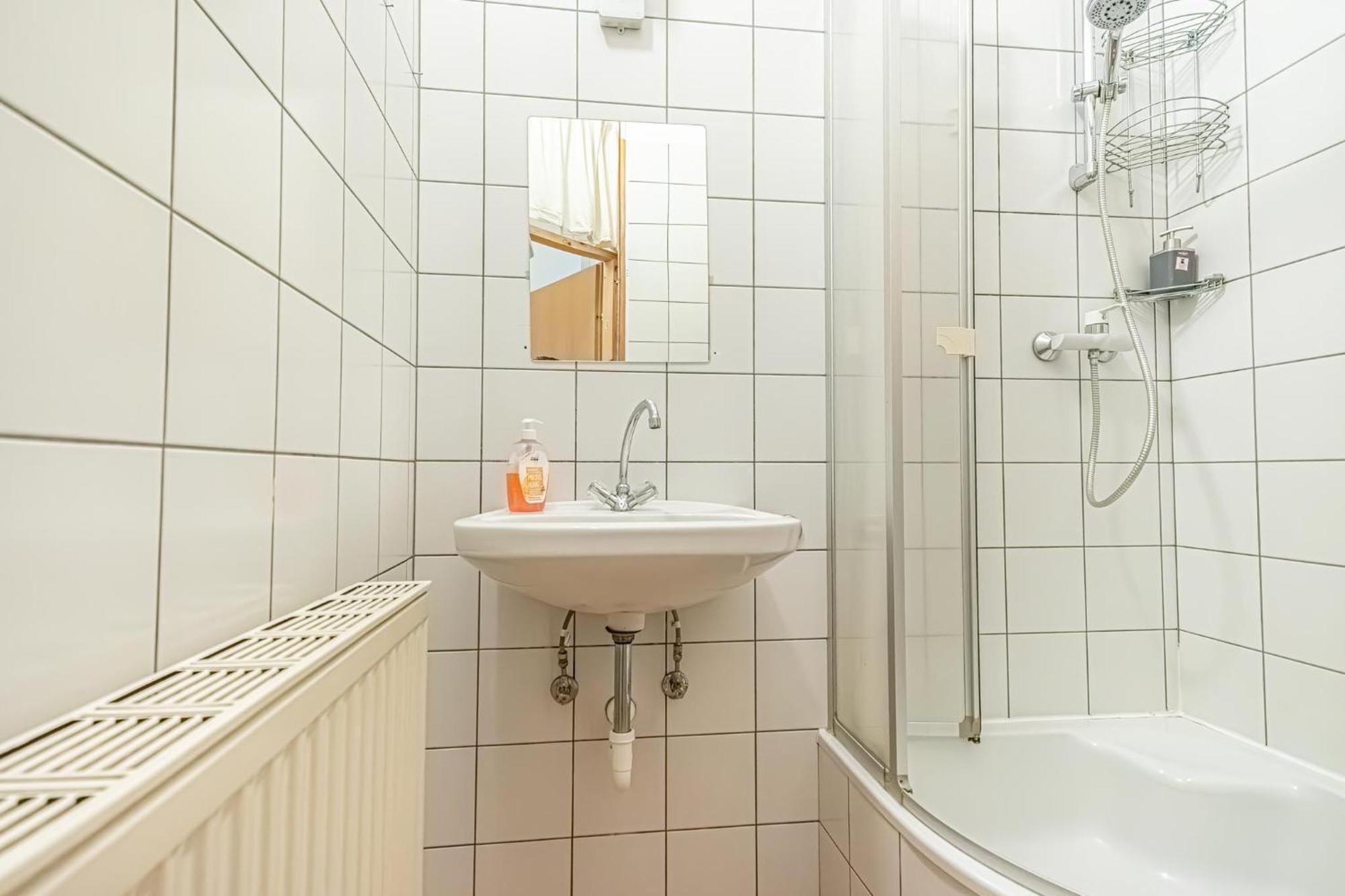 Apartament Simple Near Wiener Stadthalle Wiedeń